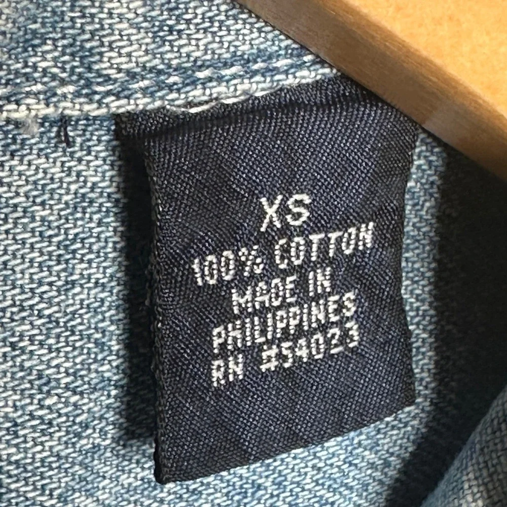 GAP Kid's Long Sleeve Button Down Chambray Shirt size XS Light Blue Denim